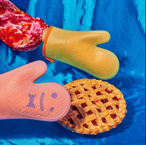 The Oven Mitts by Staff - The WonderMart