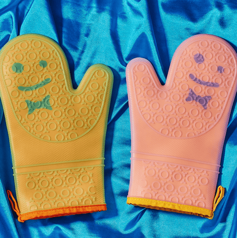 The Oven Mitts by Staff - The WonderMart
