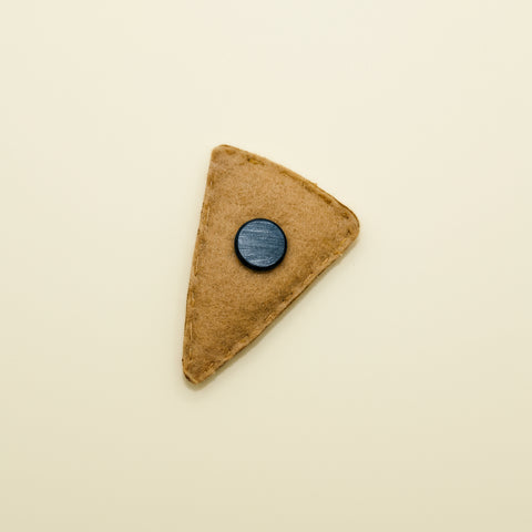 Back of a pizza shaped magnet