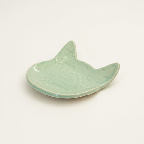 Ceramic shark fin dish on a wooden surface